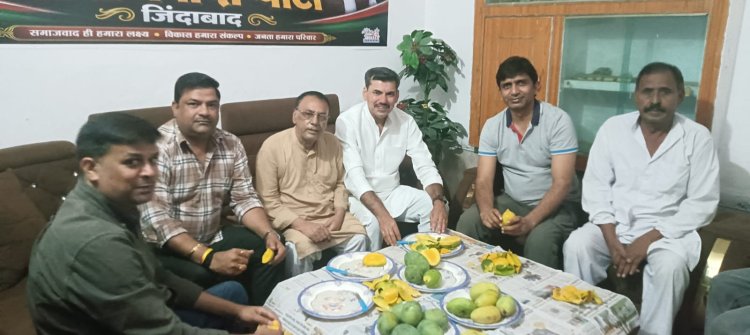 रटौल आम पार्टी में पहुंचे सपा जिलाध्यक्ष मनोज चौधरी