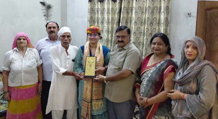 विश्वविद्यालय में द्वितीय स्थान हासिल करने वाली तनीषा धामा का हुआ भव्य सम्मान