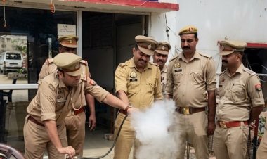 पुलिसकर्मियों ने सीखा आग बुझाने का हुनर, दमकल टीम ने कराया प्रैक्टिकल