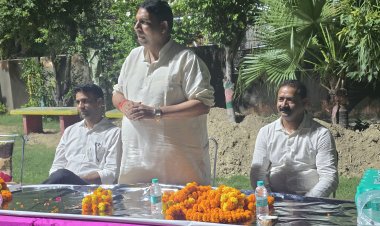 जी ब्लॉक का पार्क नंबर-2 भी हाईमास्ट लाइट से जगमगाया, विधायक संजीव शर्मा ने किया लोकार्पण