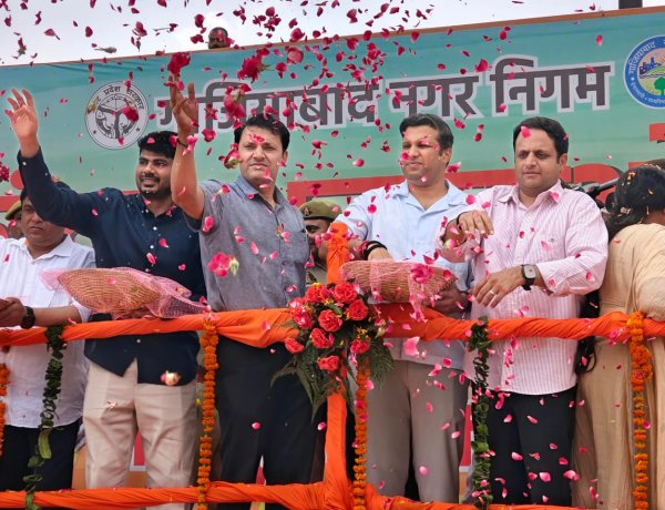 कांवड़ियों पर बरसे फूल, शिवमय हुआ गाजियाबाद, महापौर, विधायक, डीएम और अधिकारियों ने किया शिवभक्तों का स्वागत