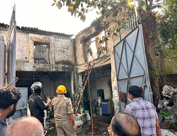 पांडव नगर इंडस्ट्रियल एरिया की फैक्ट्री में लगी आग, दमकल ने समय रहते पाया काबू