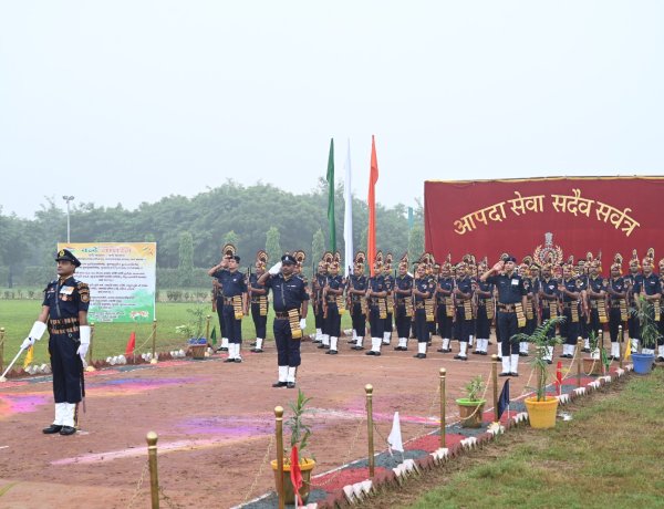 एनडीआरएफ गाजियाबाद में हर्षोल्लास से मनाया गया 80वां स्वतंत्रता दिवस कमांडेंट सुदेश कुमार ने किया ध्वजारोहण, शहीदों को दी श्रद्धांजलि
