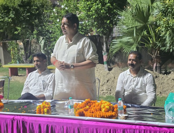 जी ब्लॉक का पार्क नंबर-2 भी हाईमास्ट लाइट से जगमगाया, विधायक संजीव शर्मा ने किया लोकार्पण