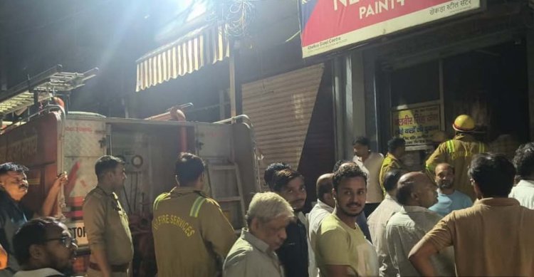 राहगीरों की सतर्कता और फायर ब्रिगेड की मुस्तैदी से टला बाजार में बड़ा अग्निकांड