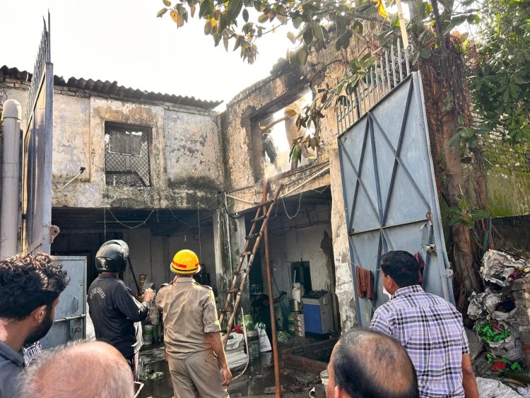 पांडव नगर इंडस्ट्रियल एरिया की फैक्ट्री में लगी आग, दमकल ने समय रहते पाया काबू