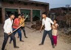 पड़ोसी तीन युवकों पर भाई-बहन को पीटकर घायल करने का आरोप