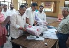 अतिरिक्त हल्के के बस्ते जमा कर लेखपालों ने शुरू किया कार्य बहिष्कार