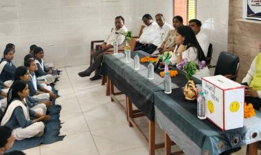जैन इंटर कॉलेज में 'अधिकारी-विद्यार्थी संवाद': तहसीलदार वर्तिका श्रीवास्तव ने दिए सफलता के मूलमंत्र