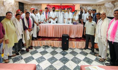 सपा कार्यकर्ताओं ने की बैठक, हुआ चुनावों पर मंथन