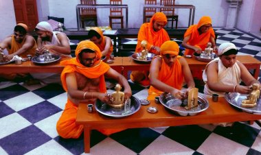 शांतिनाथ दिगंबर जैन बड़ा मंदिर में हुआ प्रतिमाओं का पावन मंजन