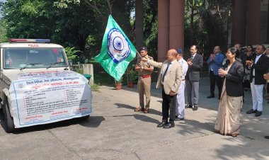 जनपद न्यायाधीश ने यातायात पुलिस की बाइक रैली को दिखाई हरी झंडी