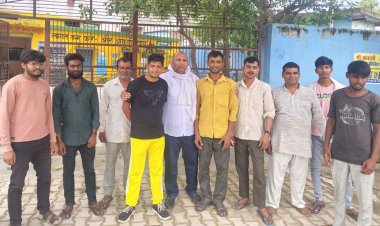 युवाओं को सरकारी नौकरी देने का वादा, सपा ने गांव-गांव चलाया संपर्क अभियान