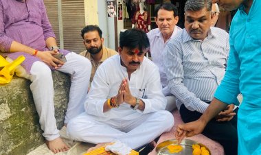 रामलीला मंचन से पहले गांधी प्याऊ पर स्थापित हुआ रामध्वज