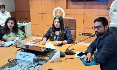 जिलाधिकारी ने की शिक्षण संस्थानों और होटल संचालकों के साथ की बैठक