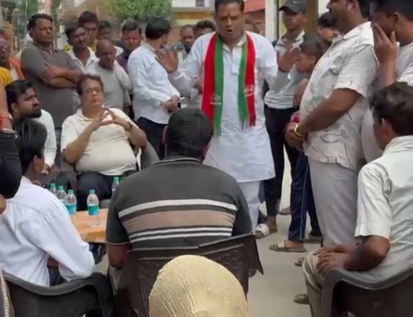 सपा कार्यकर्ताओं ने छिजारसी और चोटपुर निवासियों से मुलाकात