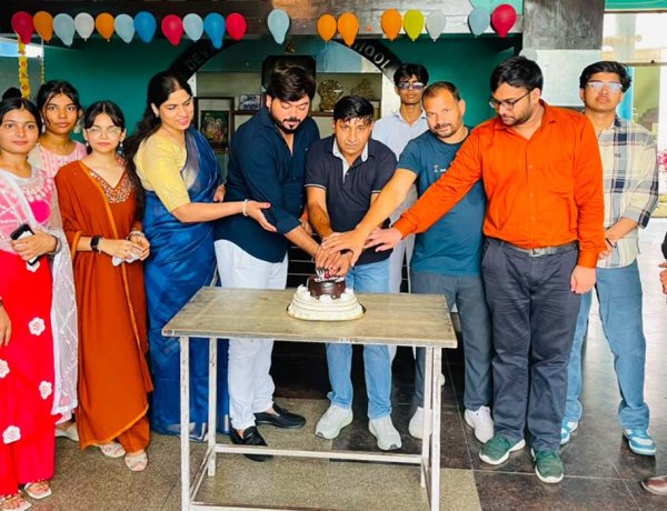 देव कृष्णा पब्लिक स्कूल में शिक्षक सम्मान समारोह का भव्य आयोजन, उत्कृष्ट शिक्षक पुरस्कृत