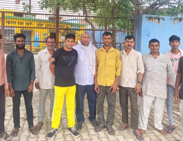 युवाओं को सरकारी नौकरी देने का वादा, सपा ने गांव-गांव चलाया संपर्क अभियान