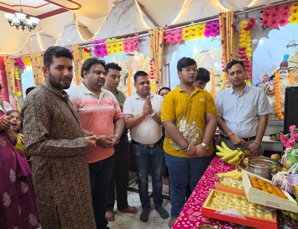 आरडब्ल्यूए अध्यक्ष ने किए भगवान गणेश के दर्शन, की पूजा अर्चना