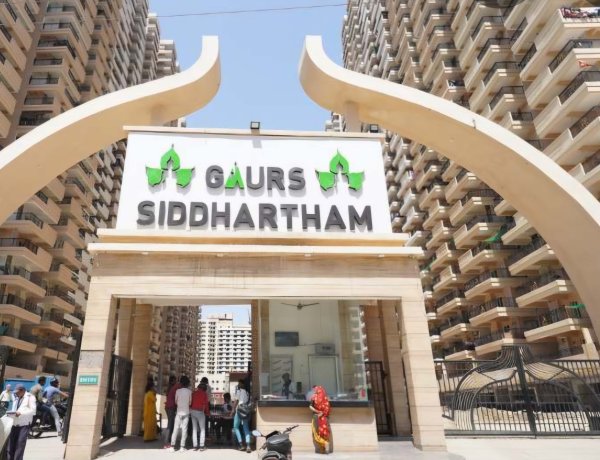 गौर सिद्धार्थम सोसाइटी में15वीं मंजिल से गिरी किशोरी मौके पर मौत