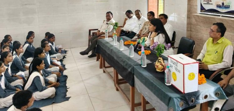 जैन इंटर कॉलेज में 'अधिकारी-विद्यार्थी संवाद': तहसीलदार वर्तिका श्रीवास्तव ने दिए सफलता के मूलमंत्र