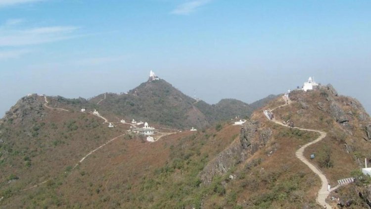 सम्मेद शिखर में अश्लील वीडियो, नशा करने और बाइक संचालन हो बंदः संजय जैन