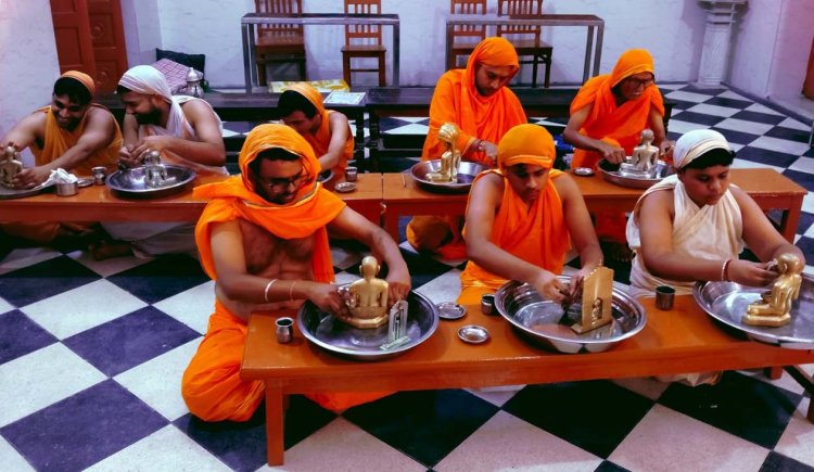 शांतिनाथ दिगंबर जैन बड़ा मंदिर में हुआ प्रतिमाओं का पावन मंजन