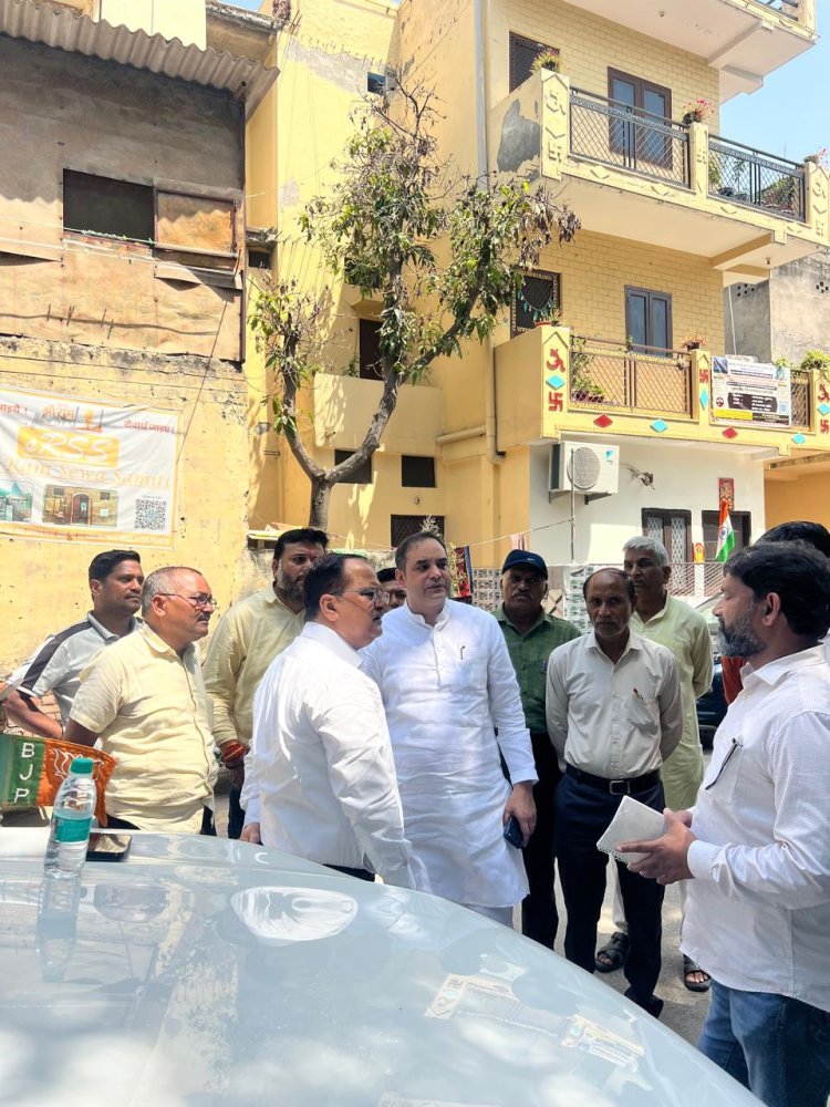 सेक्टर 82 का नोएडा प्राधिकरण के जीएम ने किया निरीक्षण