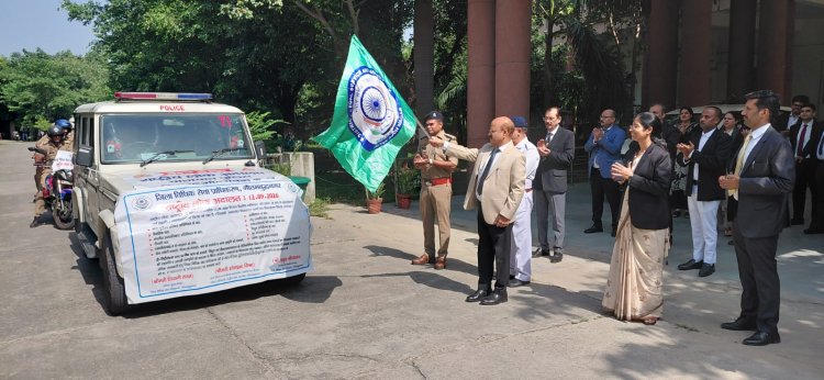 जनपद न्यायाधीश ने यातायात पुलिस की बाइक रैली को दिखाई हरी झंडी