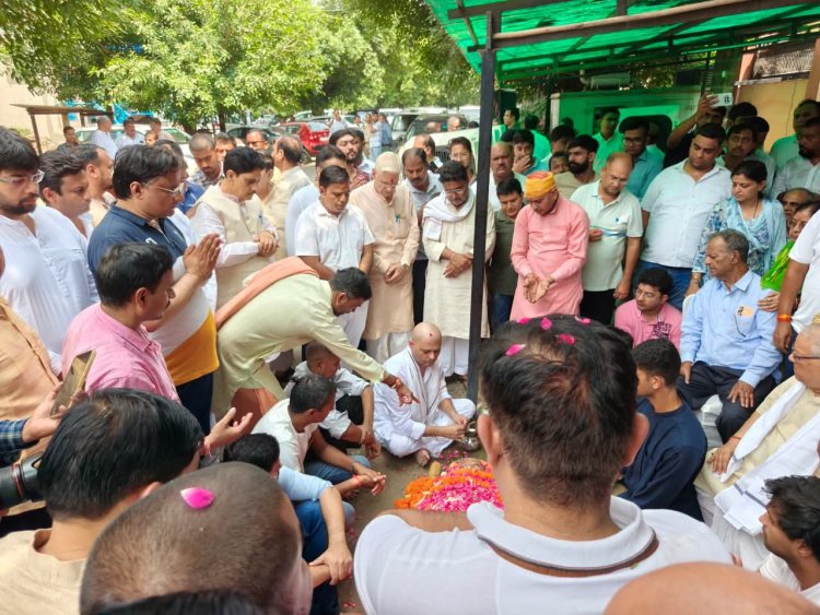 पूर्व राज्यपाल कलराज मिश्रा के आवास पहुंचकर सतेंद्र शर्मा ने दी श्रद्धांजलि