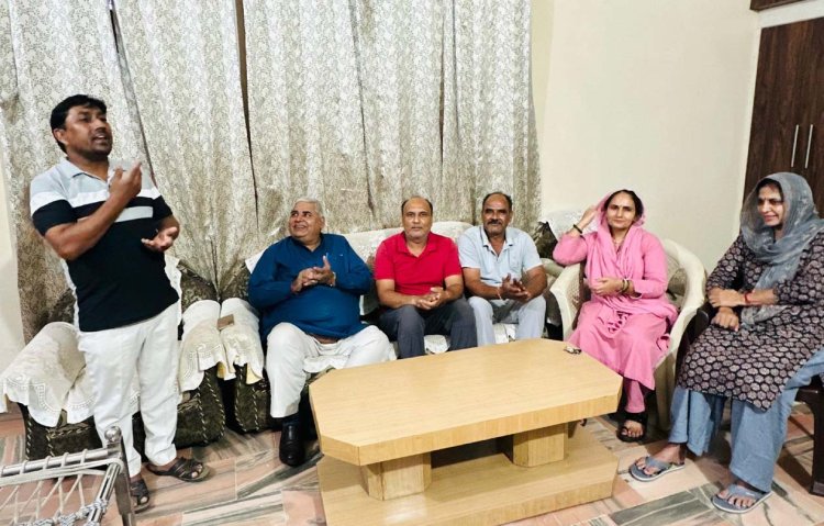 हिंदी के काव्य रस में डूबा खेकड़ा, कवियों ने रचनाओं से जगाया मातृभाषा का गौरव