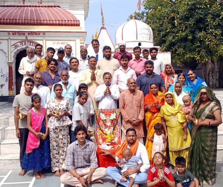 हवन में आहुतियां देकर भगवान विश्वकर्मा से देश में निर्माण कार्य निरंतर बने रहने की कामना की