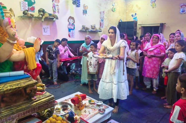 गणेश महोत्सव में वैदिक मंत्रोच्चार के बीच हुआ पूजन, भजन संध्या में झूमे श्रद्धालु