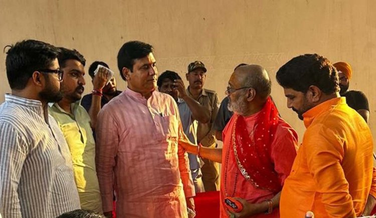 आकाश त्यागी को धमकी पर पंचायत में गरजे यति नरसिंहानंद और नंदकिशोर गुर्जर