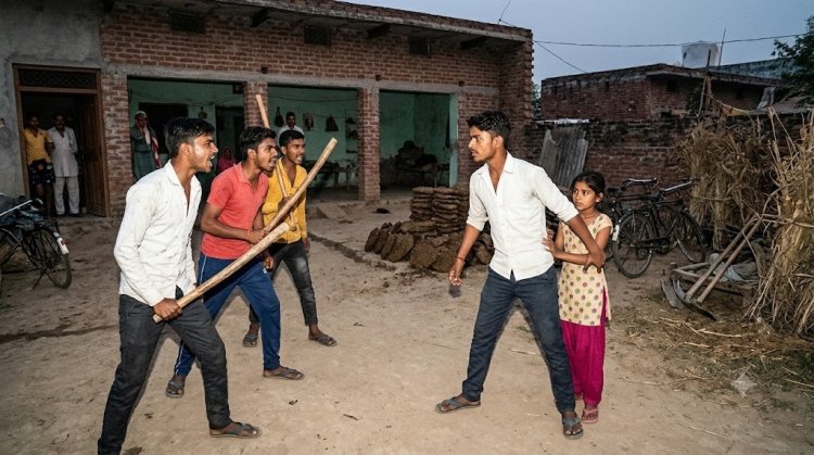 पड़ोसी तीन युवकों पर भाई-बहन को पीटकर घायल करने का आरोप