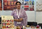 नोएडा एक्सपो मार्ट में छाई बड़ागांव की सुगंधित सोया मोमबत्ती
