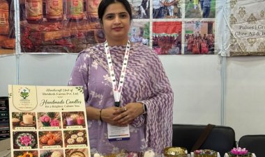 नोएडा एक्सपो मार्ट में छाई बड़ागांव की सुगंधित सोया मोमबत्ती