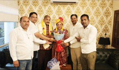 नवनियुक्त अध्यक्ष से उत्तर प्रदेश कांग्रेस कमेटी के कार्यकर्ताओं ने की मुलाकात