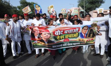 मुख्य चुनाव आयुक्त को लेकर सपा का प्रदर्शन