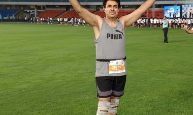हाफ मैराथन में मेडल जीतकर लौटे चिकित्सक डॉ. राघवेन्द्र चौधरी का स्वागत