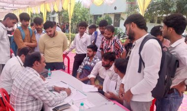 खेकड़ा में युवाओं ने हुनर और नवाचार का किया प्रदर्शन