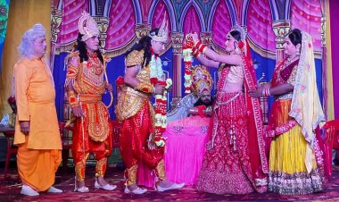 शिव धनुष टूटते ही गूंजे जय श्रीराम के जयकारे, सीता ने पहनाई राम को जयमाला
