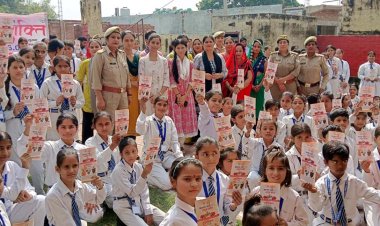 बच्चों ने पूछे बेबाक सवाल, पुलिस ने दिया निडर बनने का संदेश