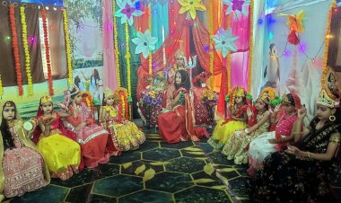 आदर्श पब्लिक स्कूल में गरबा-डांडिया की धूम, छात्राओं ने नवदुर्गा के नौ स्वरूपों के किए दर्शन