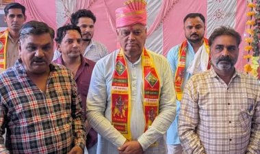 संगीतमय भजनों से गूंजा मां शेरावाली का दरबार, भक्तिभाव में डूबे श्रद्धालु