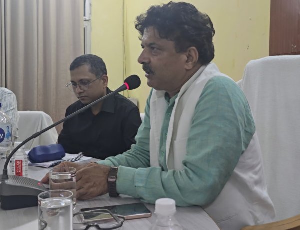 बस्ती में विद्युत विभाग की समीक्षा बैठक, उपभोक्ता सेवा और राजस्व बढ़ाने पर जोर