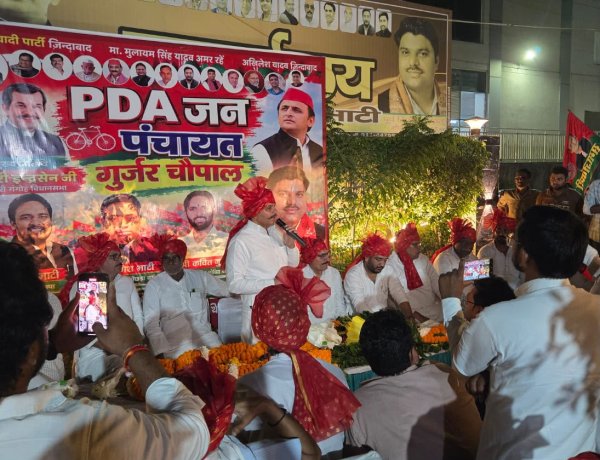 सपा कार्यकर्ताओं ने लगाई पीडीए चौपाल