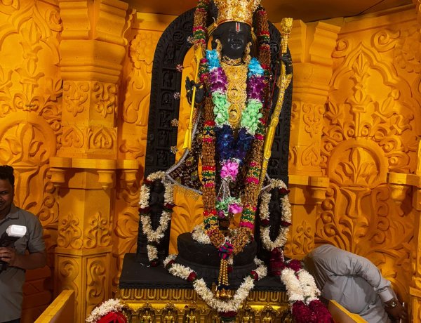ग्रेटर नोएडा वेस्ट में गणेश पूजन के साथ रामलीला का शुभारंभ