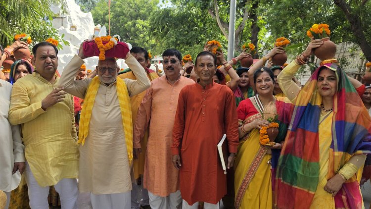 श्रीमद्भागवत कथा को लेकर निकाली भव्य कलश यात्रा