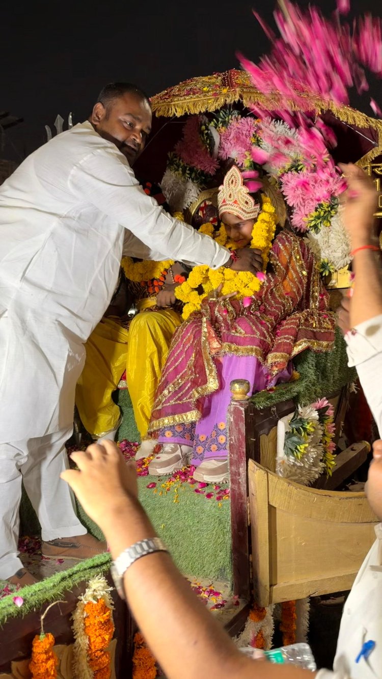 कांग्रेसी कार्यकर्ताओं ने किया रामलीला की भव्य शोभा यात्रा का स्वागत